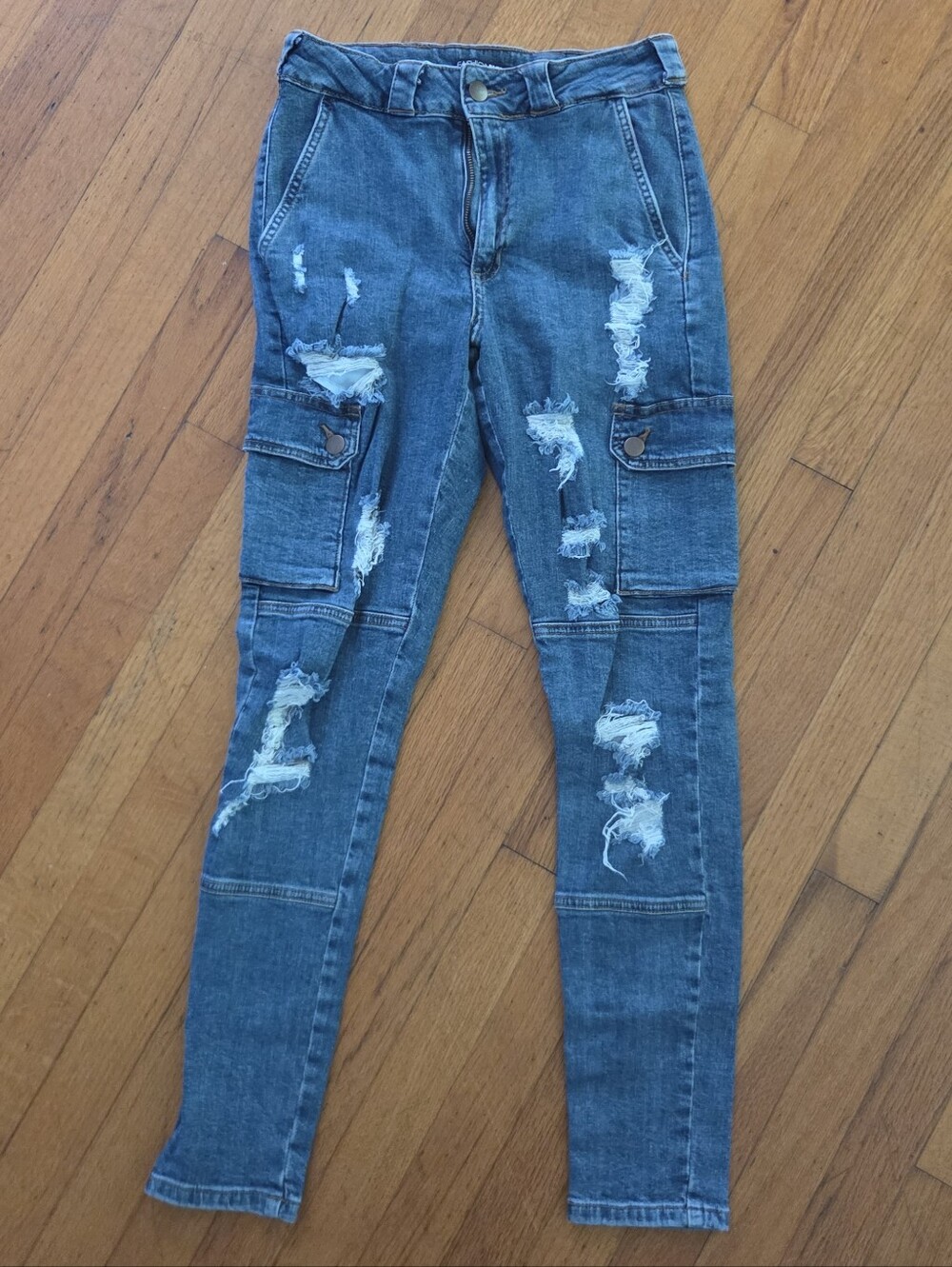 Fashion Nova Distressed Cargo Jeans – Size 5 (27)